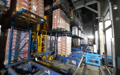 Transstockeur de palettes